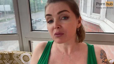 Пасынок трахнул на балконе зрелую русскую мачеху пока бати нет дома